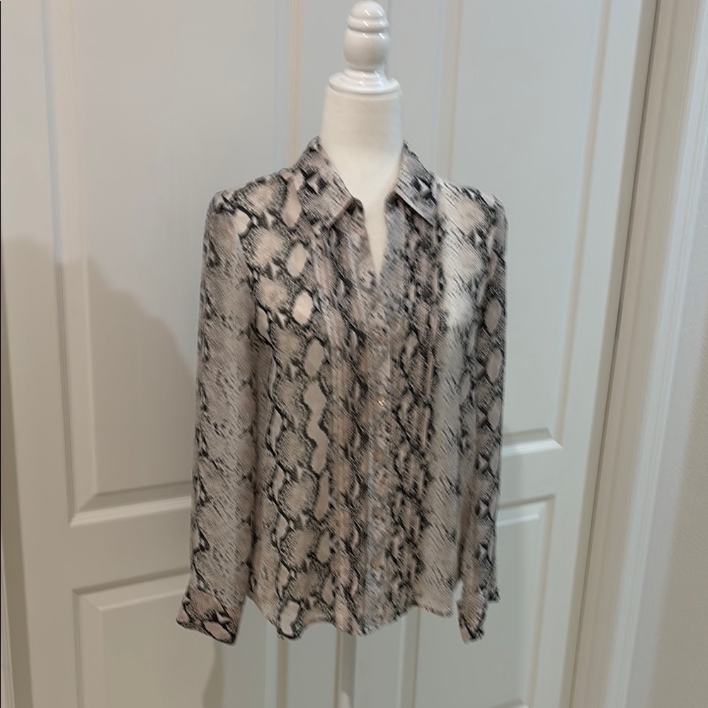 L'AGENCE Black and White Button Down Shirt with Notched Collar